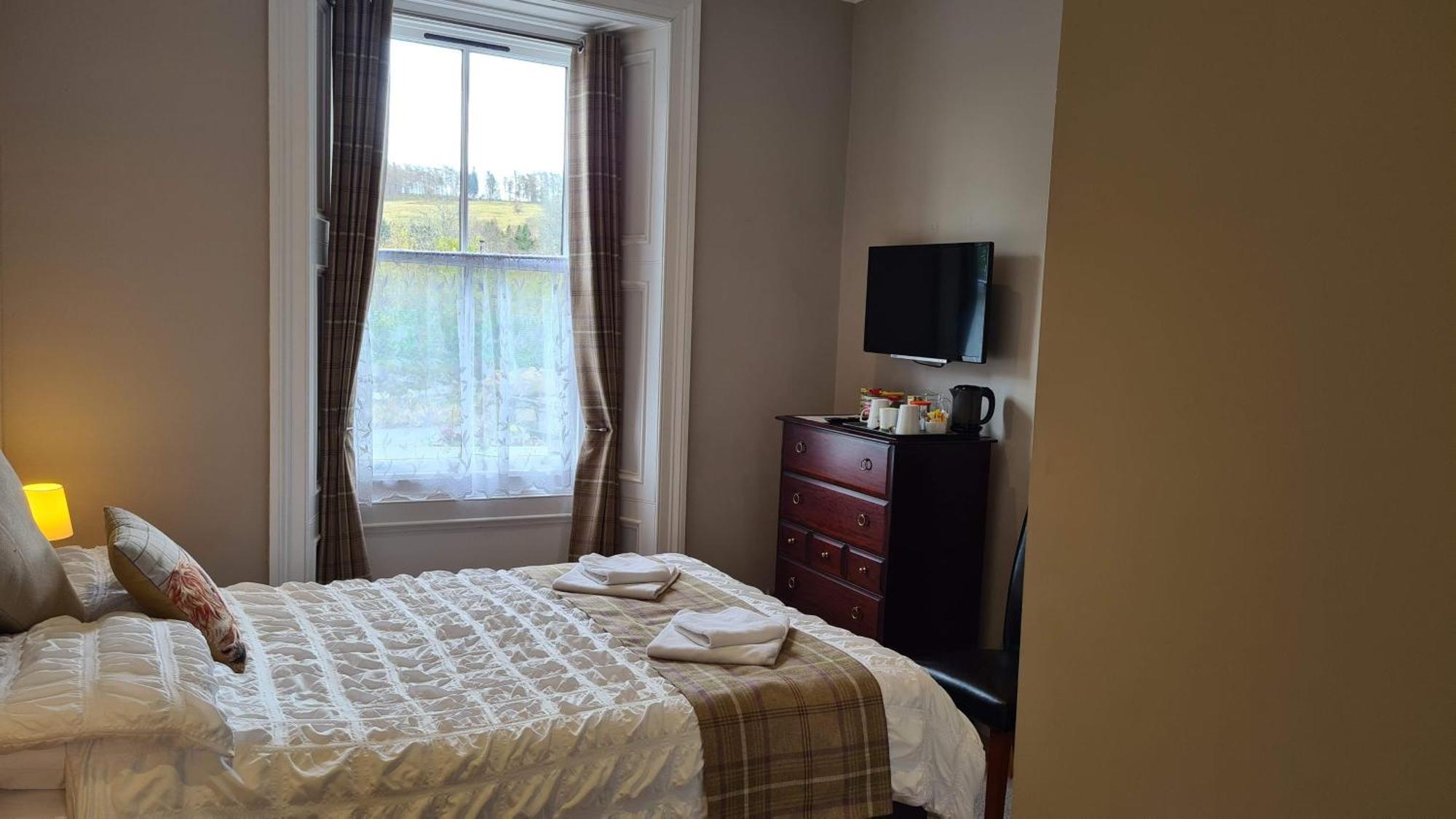 Glenisla Hotel Blairgowrie and Rattray Екстериор снимка