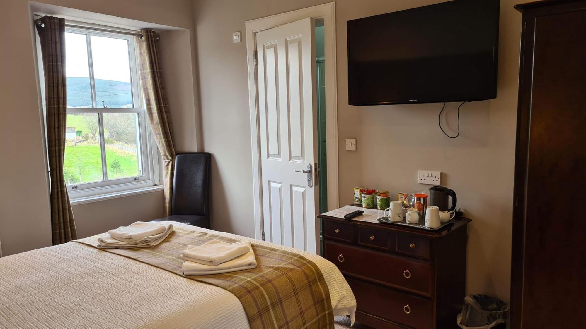 Glenisla Hotel Blairgowrie and Rattray Екстериор снимка